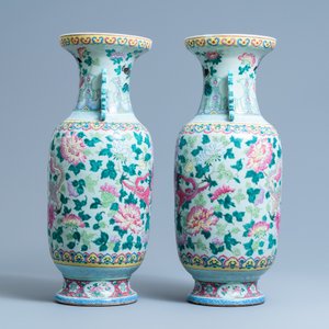 Een paar Chinese famille rose 'draken' vazen met celadon fondkleur, 19e eeuw — foto 4
