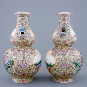 Een paar Chinese famille rose dubbele gourde vazen, Republiek, 20e eeuw — foto 2