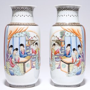 Een paar Chinese famille rose eierschaal vaasjes, Republiek, 20e eeuw — foto 1