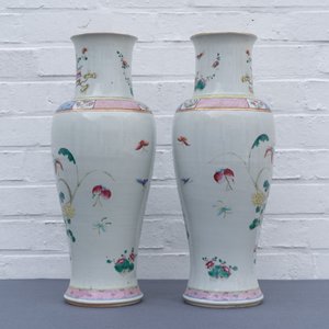 Een paar Chinese famille rose en een paar blauw-witte vazen, 19e eeuw — foto 12