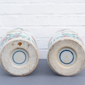 Een paar Chinese famille rose en een paar blauw-witte vazen, 19e eeuw — foto 14