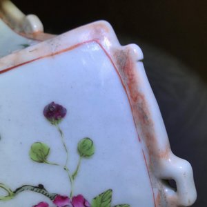 Een paar Chinese famille rose en faux marbre vazen, Qianlong — foto 14