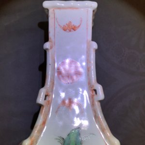 Een paar Chinese famille rose en faux marbre vazen, Qianlong — foto 28