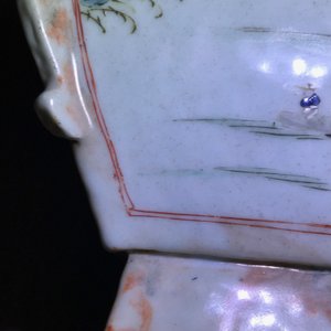 Een paar Chinese famille rose en faux marbre vazen, Qianlong — foto 40