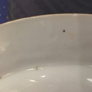 Een paar Chinese famille rose export “Pompadour” borden, ca. 1745 — foto 6