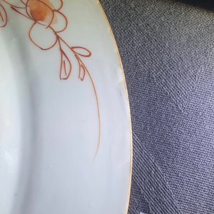 Een paar Chinese famille rose export 'Pompadour' borden, Qianlong — foto 10