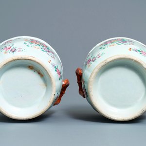 Een paar Chinese famille rose flessenkoelers, Qianlong — foto 6