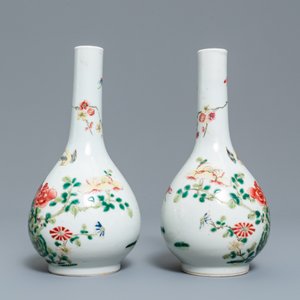 Een paar Chinese famille rose flesvormige vazen, 19e eeuw — foto 2