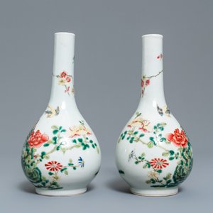 Een paar Chinese famille rose flesvormige vazen, 19e eeuw — foto 5