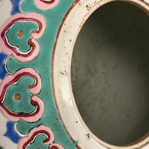 Een paar Chinese famille rose gemberpotten met feniksen, 19e eeuw — foto 12