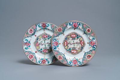 Een paar Chinese famille rose 'Hehe Er Xian' borden, Qianlong