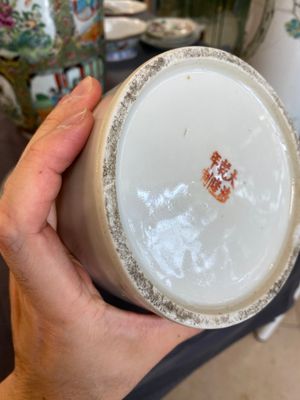 Een paar Chinese famille rose hoedensteunen en een Canton vaas, 19/20e eeuw — foto 15