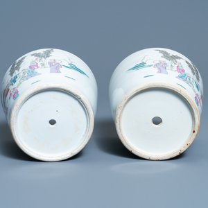 Een paar Chinese famille rose jardinières en een celadon schotel met Canton beschildering, 19e eeuw — foto 7