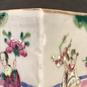 Een paar Chinese famille rose jardinières en een paar celadon kommen, 19e eeuw — foto 19