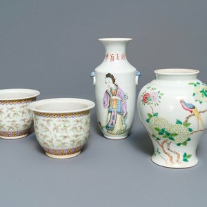 Een paar Chinese famille rose jardinières en twee vazen, 19/20e eeuw — foto 1