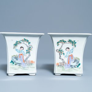 Een paar Chinese famille rose jardinières op onderschotel, Qianlong merk, Republiek — foto 5