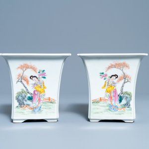 Een paar Chinese famille rose jardinières op onderschotel, Qianlong merk, Republiek — foto 6