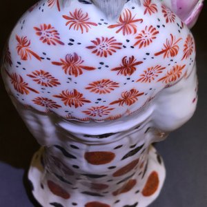 Een paar Chinese famille rose kandelaars in de vorm van dames, Qianlong — foto 32