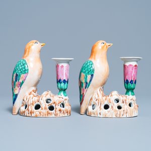 Een paar Chinese famille rose kandelaars in de vorm van vogels, Jiaqing — foto 4