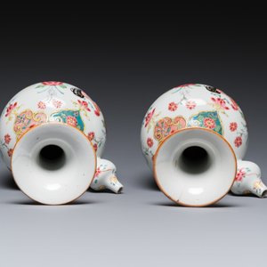 Een paar Chinese famille rose kendi met hanen, Qianlong — foto 6