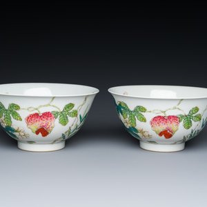 Een paar Chinese famille rose kommen met balsemperen, Daoguang merk en periode — foto 2