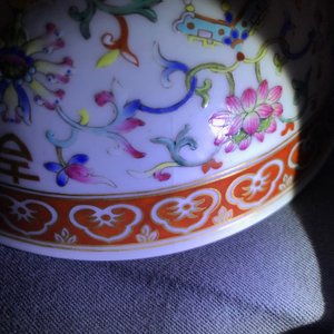Een paar Chinese famille rose kommen met floraal decor, Daoguang merk en periode — foto 8