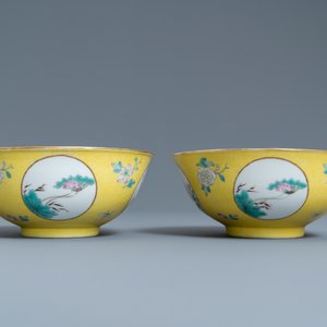 Een paar Chinese famille rose kommen met gele sgraffito fond, Guangxu merk en periode — foto 3
