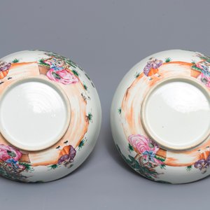 Een paar Chinese famille rose kommen met kersenplukkers, Qianlong — foto 6