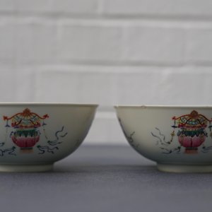 Een paar Chinese famille rose kommen met lantaarndecor, Daoguang merk en periode — foto 14