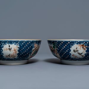 Een paar Chinese famille rose kommen met mandarijns decor, Qianlong — foto 5