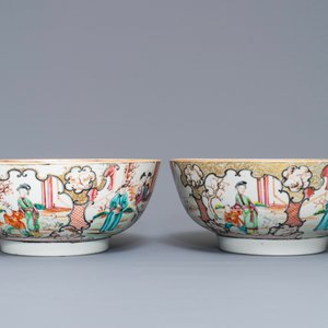 Een paar Chinese famille rose kommen met mandarijns decor, Qianlong — foto 2