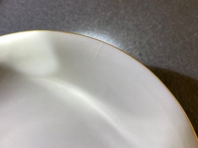 Een paar Chinese famille rose kommen met sprinkhanen op café-au-lait fondkleur, Daoguang merk en periode — foto 6
