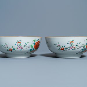 Een paar Chinese famille rose kommen, Qianlong — foto 5