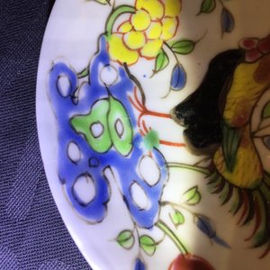 Een paar Chinese famille rose kop en schotels met hanen, Yongzheng, 1723-1735 — foto 7