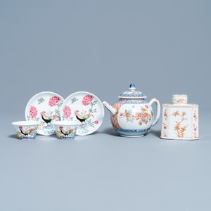 Een paar Chinese famille rose koppen en schotels, een Amsterdams bont theepot en een theebus, Kangxi/Qianlong — foto 1