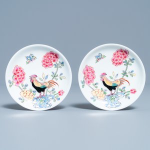 Een paar Chinese famille rose koppen en schotels, een Amsterdams bont theepot en een theebus, Kangxi/Qianlong — foto 2