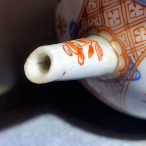 Een paar Chinese famille rose koppen en schotels, een Amsterdams bont theepot en een theebus, Kangxi/Qianlong — foto 23