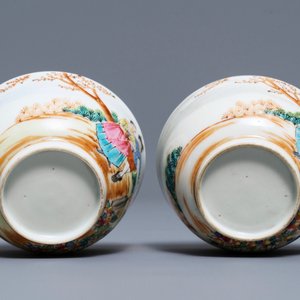 Een paar Chinese famille rose koppen en schotels met Europees decor, Qianlong — foto 9
