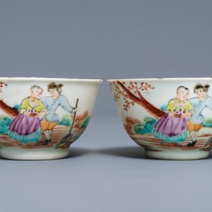 Een paar Chinese famille rose koppen en schotels met Europees decor, Qianlong — foto 4