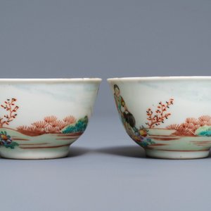 Een paar Chinese famille rose koppen en schotels met Europees decor, Qianlong — foto 6