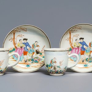 Een paar Chinese famille rose koppen en schotels met Europees decor, Qianlong — foto 1