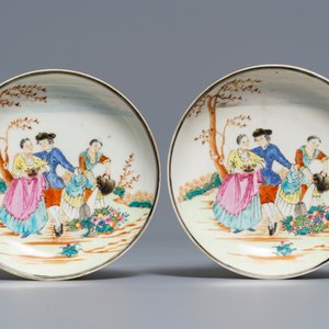 Een paar Chinese famille rose koppen en schotels met Europees decor, Qianlong — foto 3