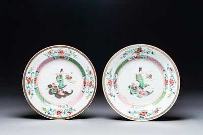 Een paar Chinese famille rose 'Lan Caihe' borden, Yongzheng