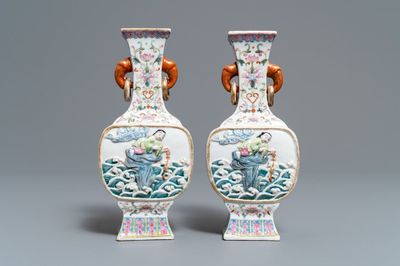 Een paar Chinese famille rose 'Liu Hai' vazen met reliëfdecor, Qianlong merk, 19e eeuw