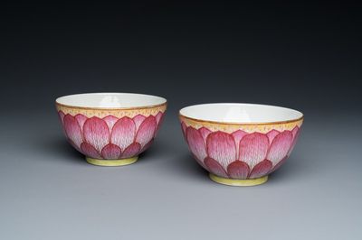 Een paar Chinese famille rose 'lotus' kommen, Guangxu merk en periode