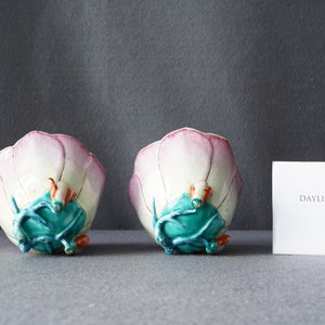 Een paar Chinese famille rose 'magnolia' kommen, Yongzheng — foto 9