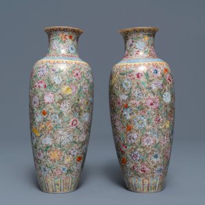 Een paar Chinese famille rose 'millefleurs' eierschaal vazen, Qianlong merk, Republiek, 20e eeuw — foto 3