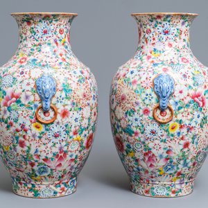 Een paar Chinese famille rose 'millefleurs' vazen, Qianlong merk, Republiek — foto 2