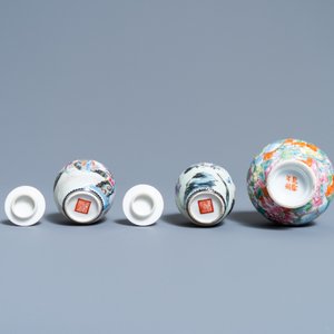 Een paar Chinese famille rose miniatuur dekselvaasjes en een millefleur vaas, Qianlong merken, Republiek — foto 7