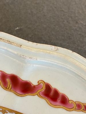 Een paar Chinese famille rose onderschotels voor 'Boeddha' terrines, Qianlong — foto 17